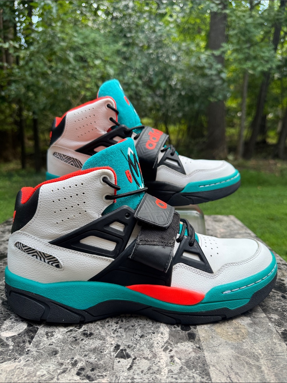 Size 10 -adidas Mutombo TR Block White Teal Orange (read)